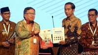 Jokowi didampingi Menteri PPN/Kepala Bappenas Bambang Brodjonegoro resmi membuka Musrenbangnas 2019.