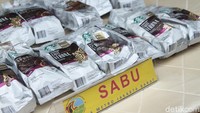 Penyelundupan dilakukan dalam kemasan kopi yang dikirim dari Amerika Serikat.