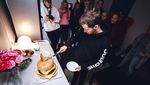 Suka Pizza, Begini Gaya Alan Walker Saat Sedang Kulineran