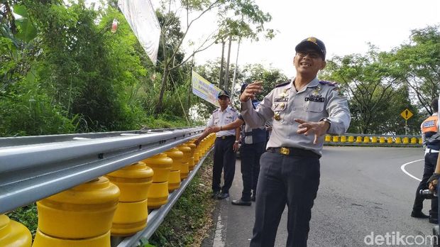 Rambu-rambu Tanjakan 'Maut' Cikidang Sukabumi Masih Minim