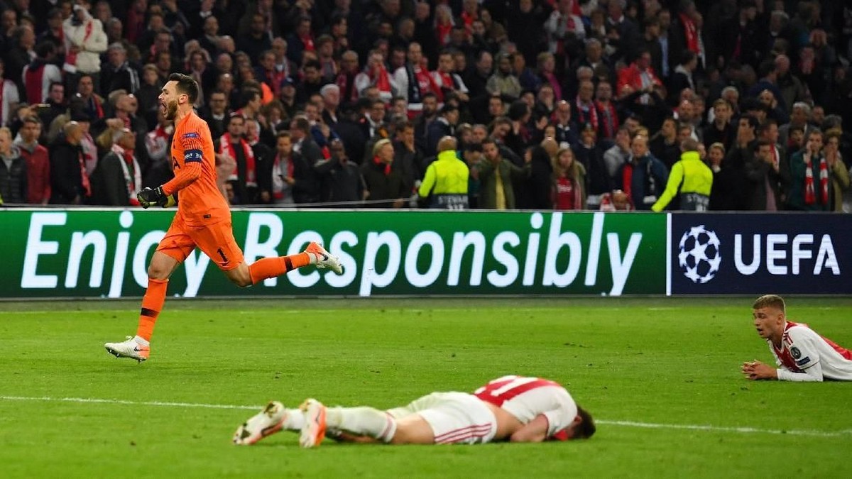 Hugo Lloris berlari dari untuk merayakan gol kemenangan dari Lucas Moura. (Foto: Dylan Martinez/Reuters)