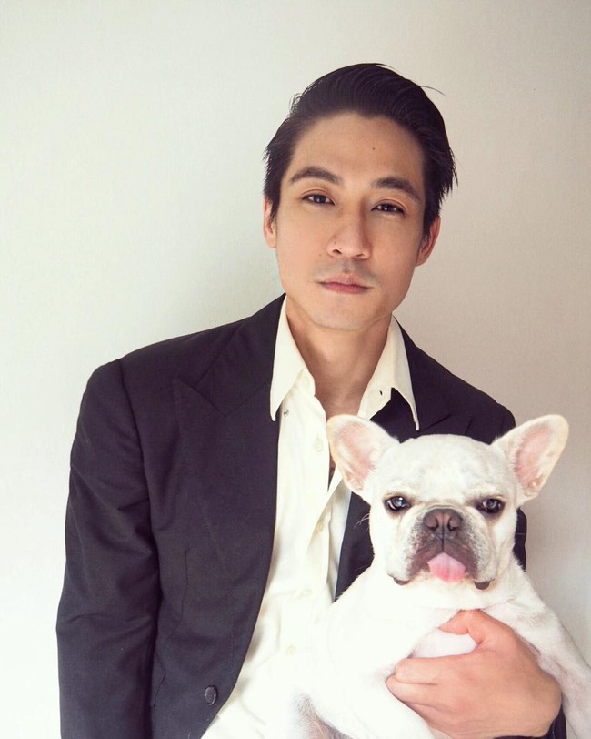 Elroy Cheo cukup populer di Instagram. Dia memiliki 130 ribuan follower dan kerap memperlihatkan gaya hidup mewahnya. Mulai dari gaya hyebeast hingga parlente. Foto: Instagram/@elroxcheo