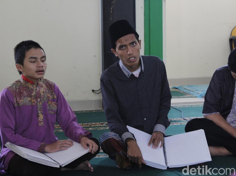 Kebutaan Antarkan Numan Tsabits menjadi Seorang Hafidz Alquran Kebutaan Antarkan Numan Tsabits menjadi Seorang Hafidz Alquran