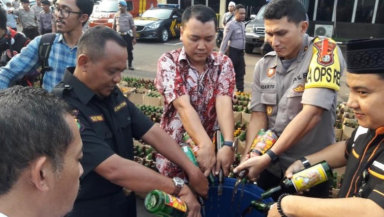 Sambut Ramadhan, Polres Bekasi Musnakan 3.015 Botol Miras Sambut Ramadhan, Polres Bekasi Musnakan 3.015 Botol Miras