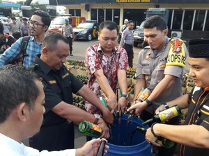 Sambut Ramadhan, Polres Bekasi Musnakan 3.015 Botol Miras