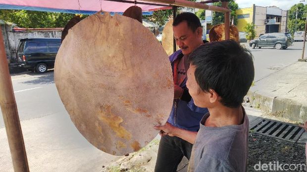 Merawat Tradisi 'Ngadulag', Warga Ciamis Ini Jualan Kulit Beduk
