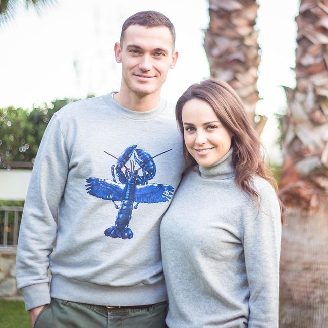 Polly Parsons dinikahi oleh pesepakbola di klub La Liga Spanyol Barcelona Thomas Vermaelen pada 2017. Mereka pertama kali bertemu di sebuah pesta yang diselenggarakan oleh Robin Van Persie pada 2012. Foto: Instagram @pollyroseparsons