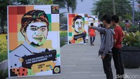 Para pengunjung taman tersebut juga bisa mendapatkan banyak ilmu pengetahuan. Pasalnya di taman tesebut juga banyak papan yang bergambar pahlawan Kabupaten Bandung, mantan bupati dan bupati Bandung (Wisma Putra/detikcom)