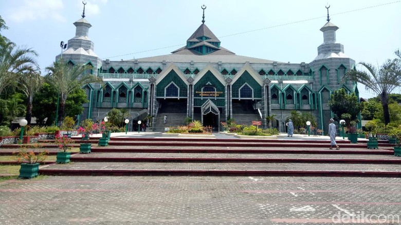 Masjid Al Markas Al Islami (Ibnu Munsir/detikcom) Masjid Al Markas Al Islami (Ibnu Munsir/detikcom)