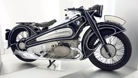 BMW R7 dibangun untuk menunjukkan kepada dunia kemampuan desainer dan teknisi BMW. Motor dibangun agar menjadi sebuah superbike namun dengan daya jelajah yang tinggi. Foto: Pool (MCN)