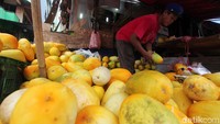 Setiap ramadhan buah timun suri ini selalu laris diserbu pembeli untuk menu khas berbuka puasa.