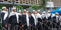 Pasukan Asmaul Husna Polri jaga Gedung Bawaslu 