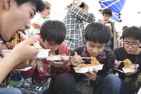 Jepang Pecahkan Rekor Dunia dengan Mie Instan Raksasa Untuk Ratusan Orang