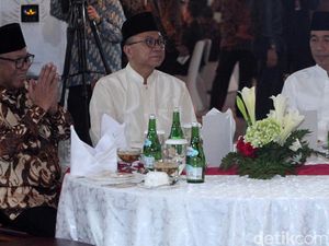 Video Bukber Bareng Jokowi, Zulhas Gaungkan Merajut Merah Putih