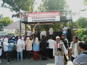 Bawaslu Solo Didemo, Massa Desak Pembentukan TPF Kematian KPPS