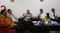 Oleh karena itu, menurut Gayus, pernyataan tersebut haruslah dilihat secara obyektif, tidak dipolitisir yang kemudian justru memperkeruh situasi di masyarakat.