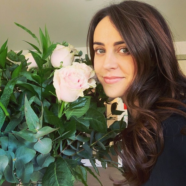 Sebelum bertemu dengan Vermaelen, Polly terlibat kisah asmara dengan Sid Owen, aktor kawakan sekaligus presenter Inggris enam tahun lamanya. Foto: Instagram @pollyroseparsons