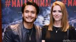 Mesra Abis! Randy Pangalila bersama Istri Bulenya