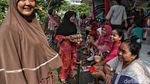 Warga Tumpah Ruah di Pasar Murah Penjaringan