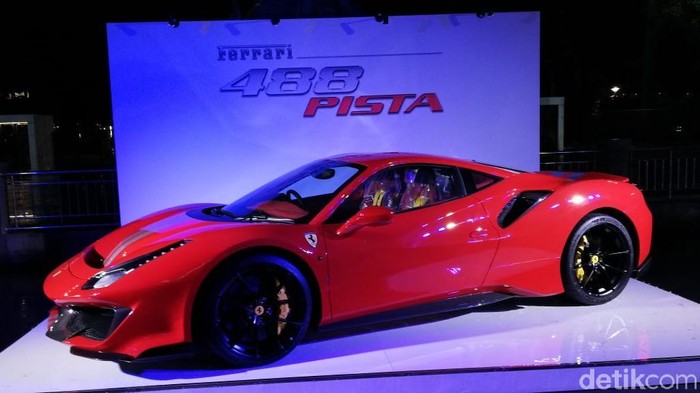 Ferrari 488 Pista Meluncur di Jakarta