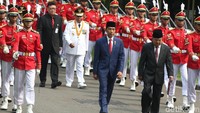 Prosesi pelantikan dimulai pukul 14.00 WIB. Setelah itu, Abdul Gani-Al Yasin bakal berjalan bersama Jokowi, Wakil Presiden Jusuf Kalla dan Menteri Dalam Negeri Tjahjo Kumolo ke Istana Negara.