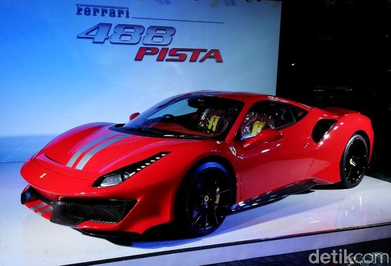 Setelah melakukan debutnya di Geneva Motor Show 2017, Ferrari 488 Pista akhirnya mengaspal di Indonesia melalui Ferrari Jakarta.