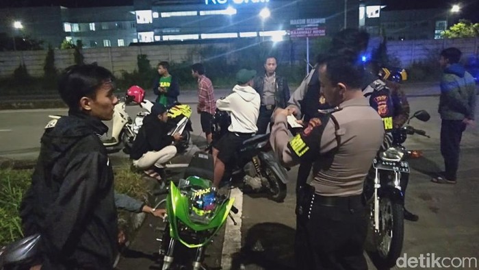 Polisi razia balap liar di tol soroja
