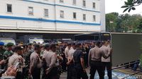Suasana pengamanan di Gedung Bawaslu jelang demo massa Kivlan Zen-Eggi Sudjana