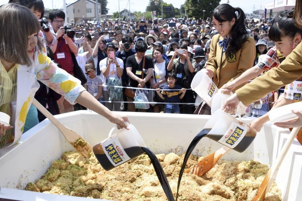 Jepang Pecahkan Rekor Dunia dengan Mie Instan Raksasa Untuk Ratusan Orang