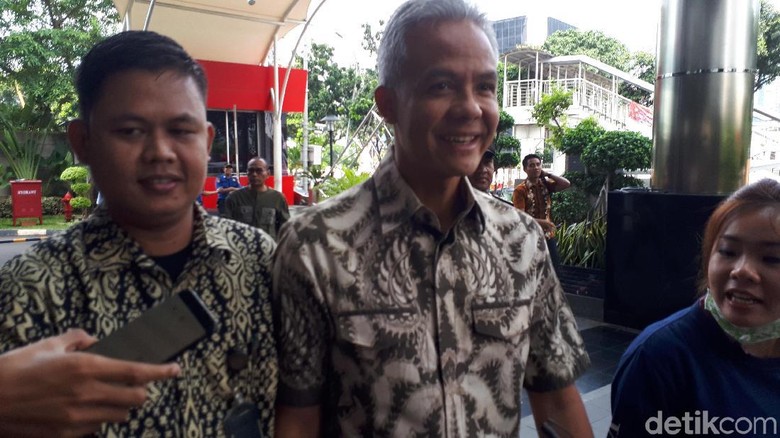Ganjar Pranowo Penuhi Panggilan KPK Ganjar Pranowo Penuhi Panggilan KPK