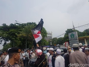 Video: Massa Pendemo KPU-Bawaslu Long March dari Istiqlal