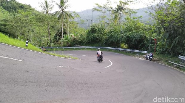 Rambu-rambu Tanjakan 'Maut' Cikidang Sukabumi Masih Minim