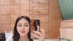 Ini Dia Si Cantik Han Ye Seul Big Issue yang Doyan Ngopi dan Ngemil