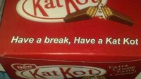 Sudah tahu kan ini tiruan dari produk apa? Ya betul, Kit-Kat. Istimewa/Boredpanda.