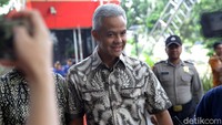 Dia dipanggil dalam kapasitasnya sebagai mantan anggota DPR RI. Selain Ganjar, KPK juga memanggil Bupati Morowali Utara Aptripel Tumimomor sebagai saksi untuk Markus.