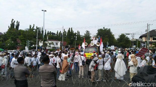Ada Unjuk Rasa, Kantor KPU Jateng Dipasang Kawat Berduri