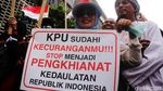 Begini Penampakan Massa Aksi di Depan Bawaslu