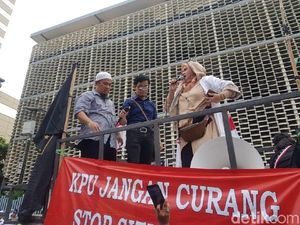 Sudah Diharamkan Mardani, 2019GantiPresiden Dinyanyikan Neno di Bawaslu
