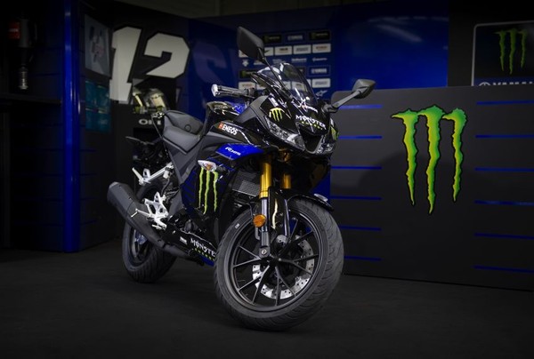 Adik Yamaha R15 Dapat Livery Monster Energy MotoGP ala Rossi