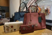 Contoh Customize IT untuk produk tas perempuan Coach. 