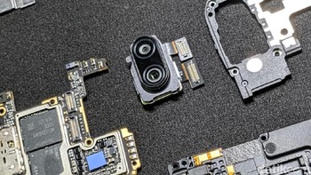 Komponen dua kamera belakang. Foto: Adi Fida Rahman/detikINET