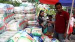 Warga Tumpah Ruah di Pasar Murah Penjaringan
