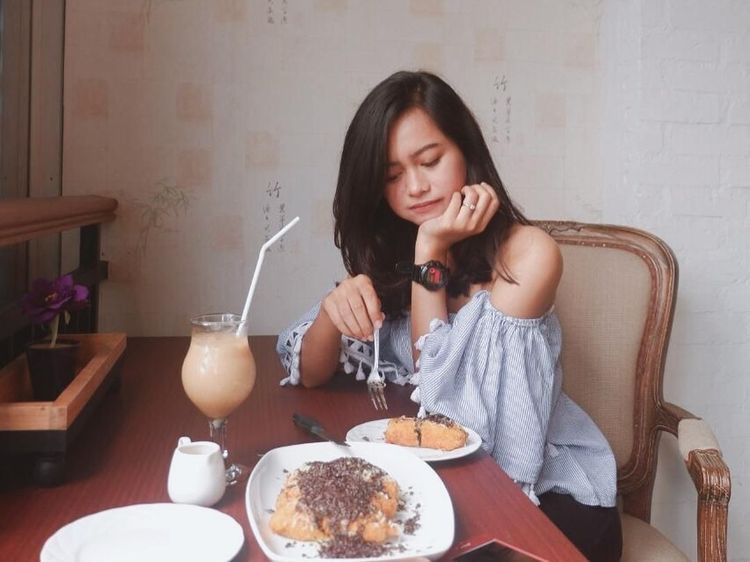 Cantiknya Anak Elly Sugigi, Ulfi yang Hobi Ngopi