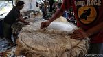 Yuk, Lihat Proses Pembuatan Bedug di Tanah Abang