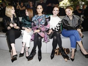 Foto: Melihat Gaya Seru Selebriti di Front Row Bandara Louis Vuitton