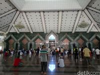 Megahnya Masjid Terbesar di Timur Indonesia
