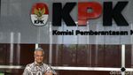 Ganjar Pose Tiga Jari Usai Diperiksa KPK