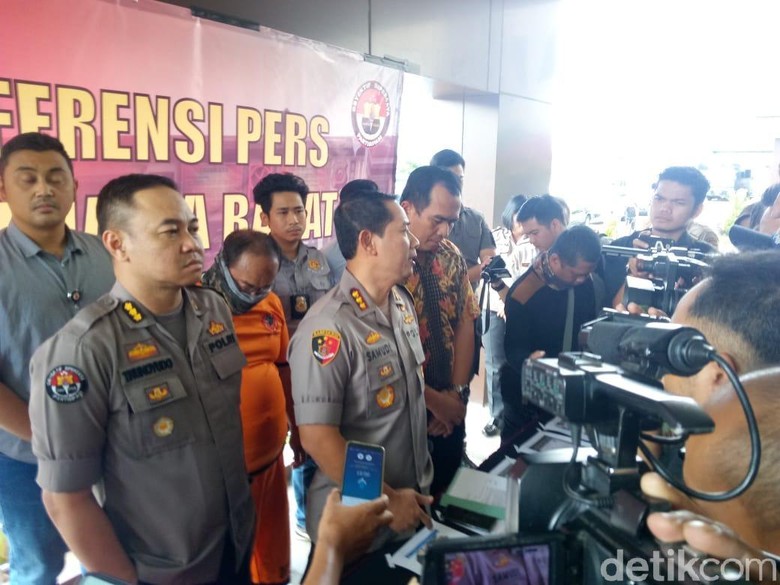 Jemari Dosen Unggah People Power dan Bunuh Polisi 