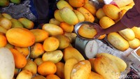 Setiap ramadhan, timun suri menjadi buah yang paling dicari masyarakat untuk dijadikan takjil atau minuman untuk berbuka puasa.