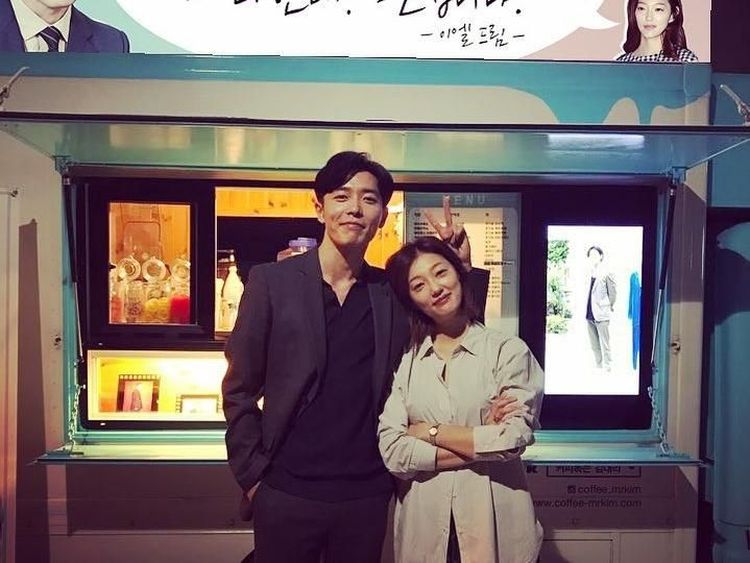 Pose Keren Kim Jae Wook Her Private Life Saat Menyantap Ramen Bareng Rain